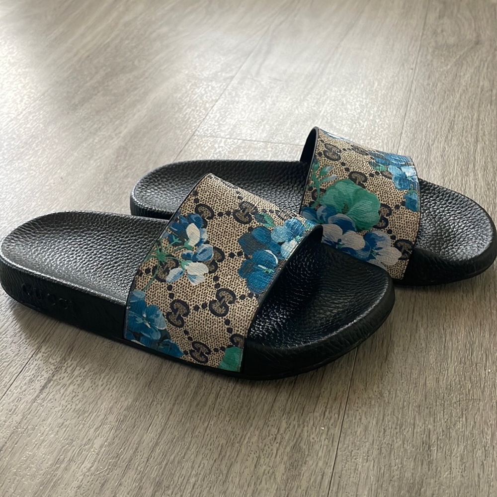 Gucci Bloom Slides woman’s size 8 (worn only about 5 times)